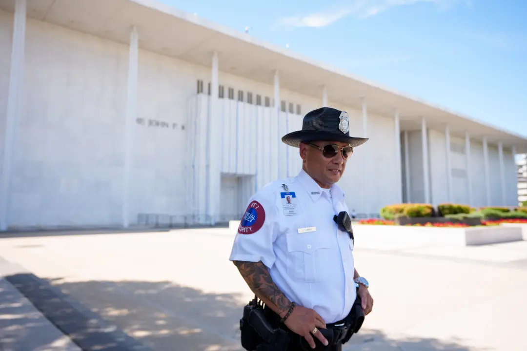 Fechamento do Kennedy Center e pânico. Um parlamentar da Câmara pediu audiência de emergência dizendo que o fechamento …