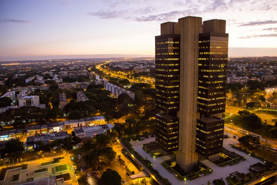 Banco Central cortou a Selic em 0,25 ponto percentual, levando a taxa para 13,75% ao ano. É um sinal de que a inflação …