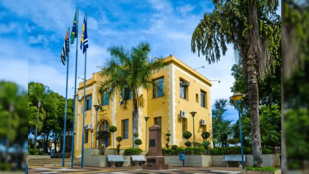 R$ 3,1 milhões em remédios sem licitação em Agudos. O MP abriu ação contra o ex-prefeito por essas compras sem pesquisa…