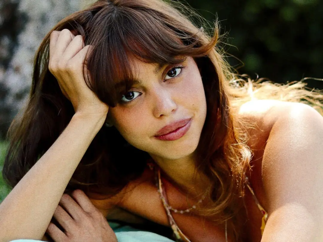 Dora Sanches, cantora de Campo Grande, foi indicada ao Grammy Latino como Artista Revelação. É um reconhecimento forte …