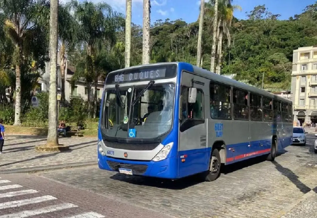 32 ônibus da Turp foram retirados das ruas de Petrópolis por ordem judicial. A vistoria mostrou que 24% da frota tinha …