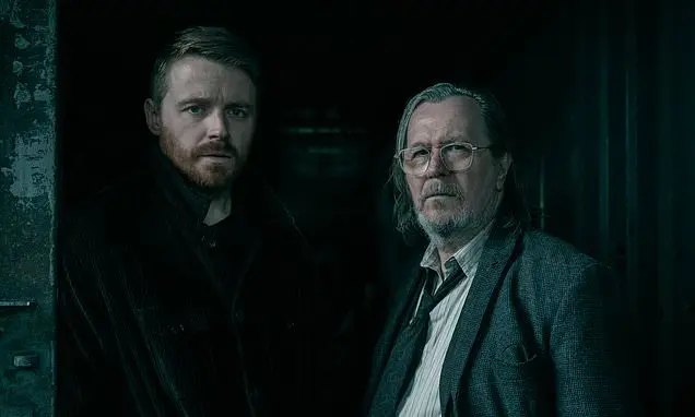 Slow Horses volta com a sexta temporada, e o Gary Oldman como Lamb está bem sujo, como o personagem pede. É interessant…