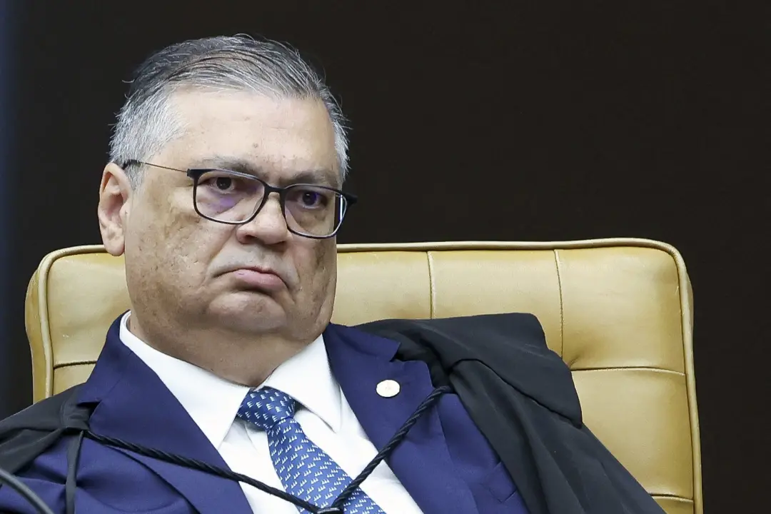Ministro Dino disse que nao existe venda de sentenca sem advogado comprando. A OAB criticou essa generalizacao, pois de…