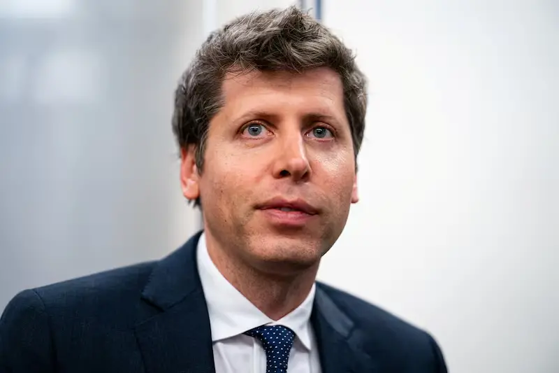 Sam Altman, CEO da OpenAI, disse que o mundo deveria confiar nas empresas para guiar o desenvolvimento da IA, apesar do…