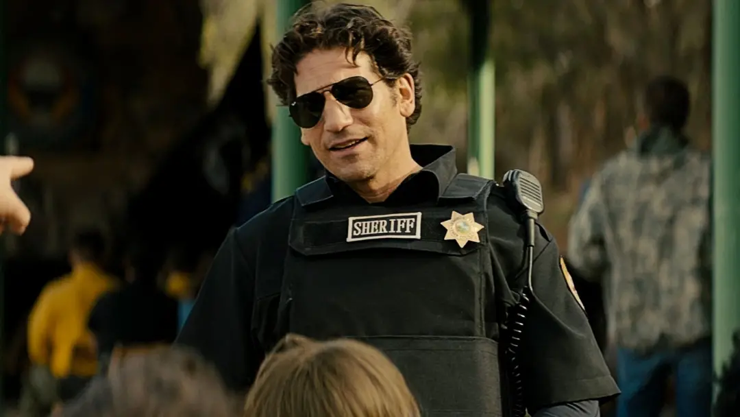 Jon Bernthal no thriller do Taylor Sheridan tá causando muito barulho no Netflix, competindo com lançamentos novos. É b…