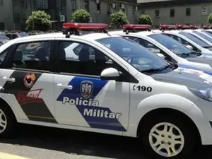 PM é filmado tocando partes íntimas de mulher em viatura no Espírito Santo. Essa atitude desumaniza a função pública, p…
