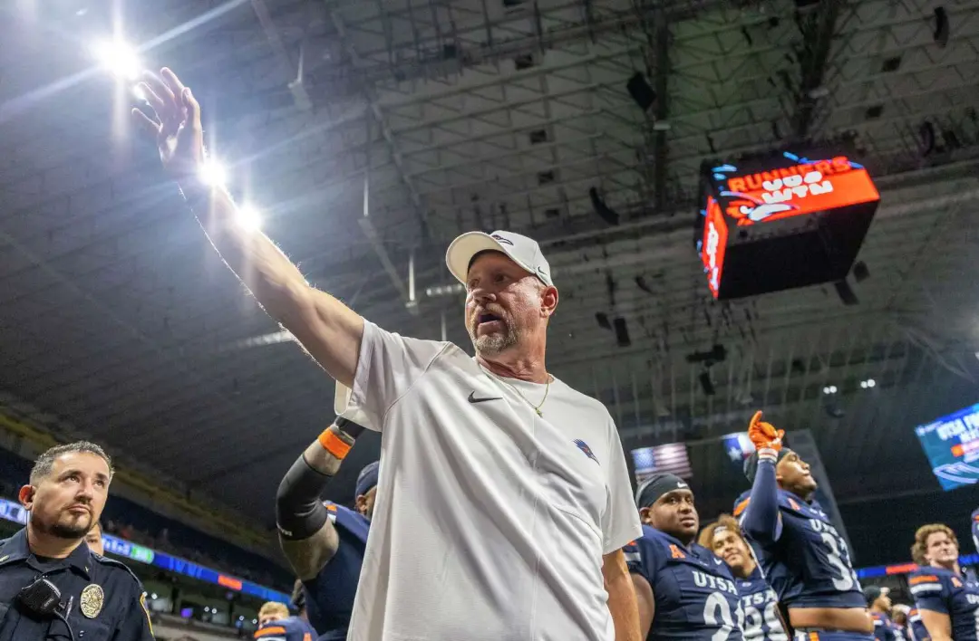 UTSA e Texas em Austin, a diferença de poder no futebol americano tá crescendo. O técnico Jeff Traylor falou sobre acab…