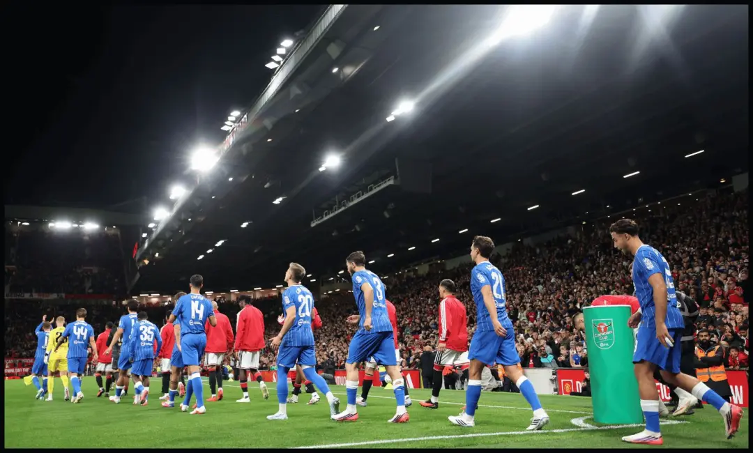 Manchester United perdeu para Brighton de 3 a 2, e o jogador Ayden Heaven teve uma atuação criticada. Ele participou do…