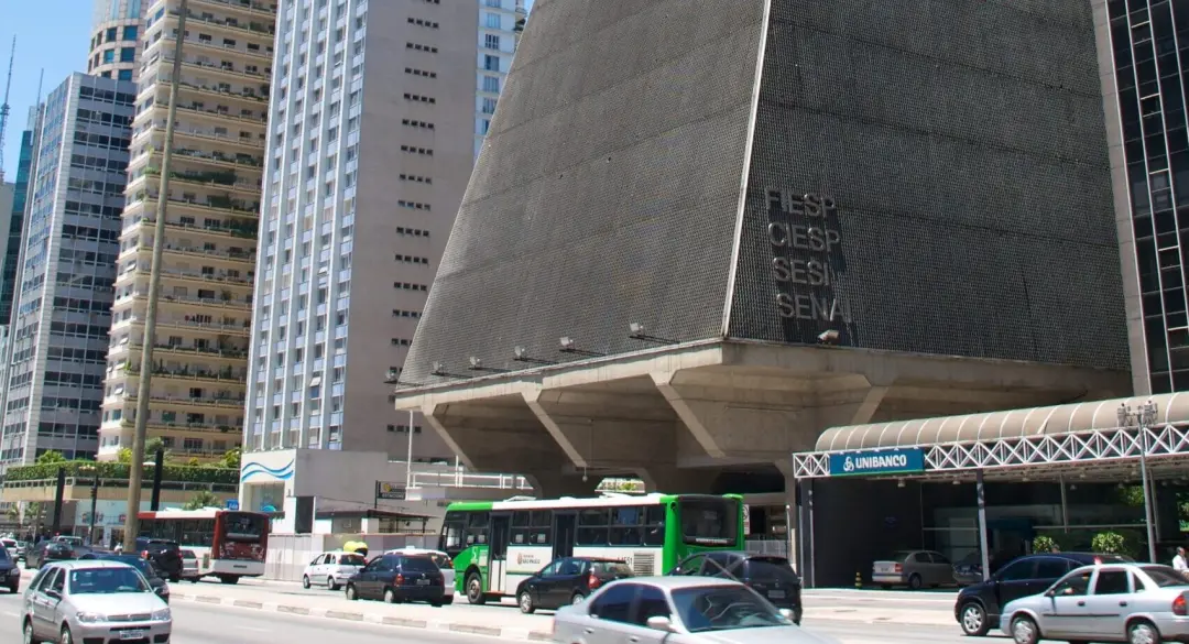 Fiesp chama corte da Selic para 13,75% de passo tímido, alegando que juros altos travam consumo e investimento. O endiv…