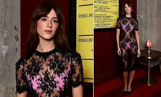 Daisy Edgar-Jones mostrou um visual marcante com um vestido de renda transparente em Londres durante a exibição especia…