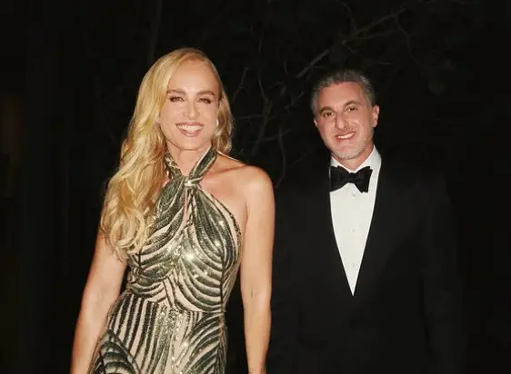 Angélica trocou o cabelo longo por um corte long bob, mantendo o loiro. Parece que a mudança agradou celebridades como …