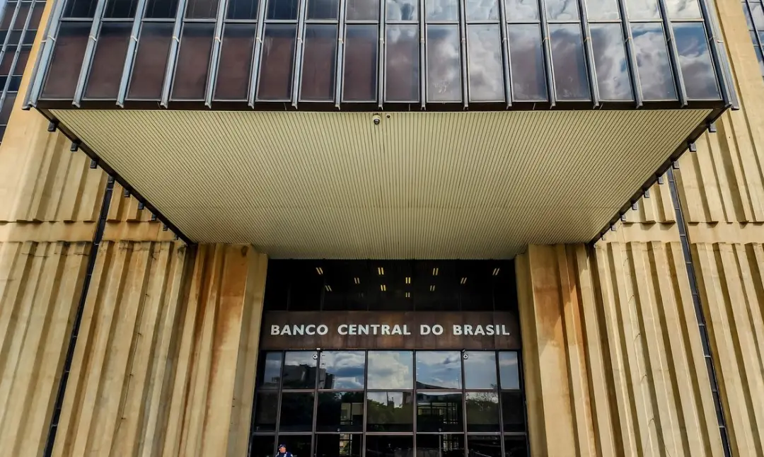 Copom cortou a Selic em 0,25 ponto porcentual, passando de 14,00% para 13,75% em Brasília. A cautela do Banco Central f…