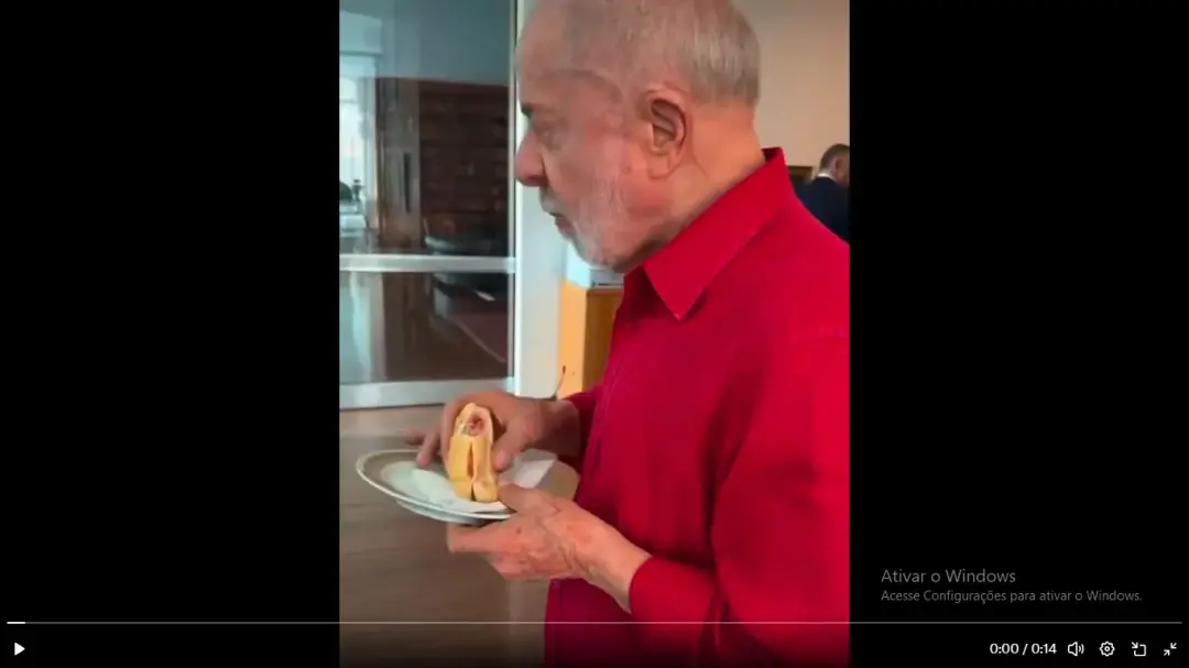 Janja postou vídeo de Lula comendo pão com mortadela em Brasília entre compromissos. É um jeito de mostrar a correria d…