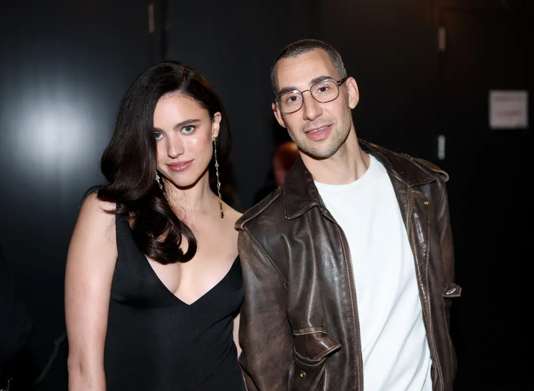 Margaret Qualley faltou ao casamento de Taylor Swift e Travis Kelce, o que gerou rumores de separação com Jack Antonoff…