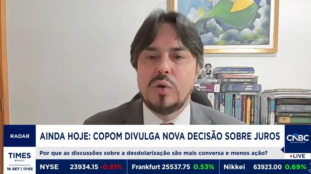 Alexandre de Moraes e Daniel Vorcaro no STF geram discussão sobre regras do Judiciário. O professor Hélio Ramos aponta …