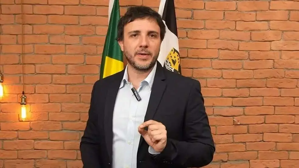 Renan Santos defendeu afastamento e prisão de ministros do STF envolvidos no escândalo Master. A ideia é garantir que o…