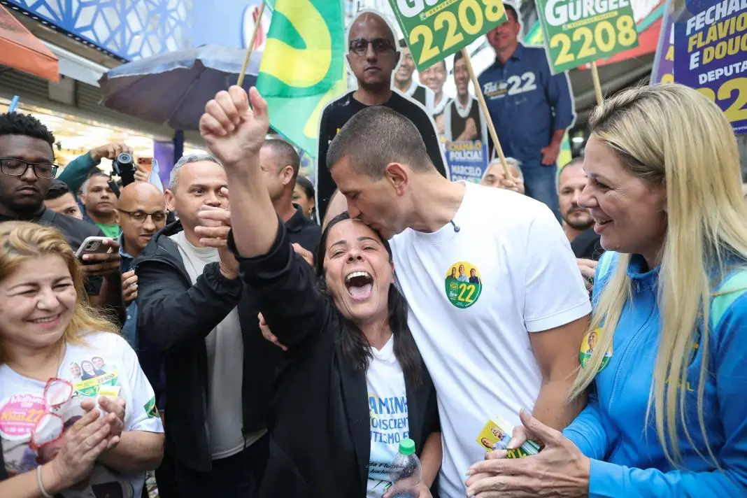 Douglas Ruas visitou o calçadão de Duque de Caxias na quarta-feira, defendendo atenção para a Baixada Fluminense além d…