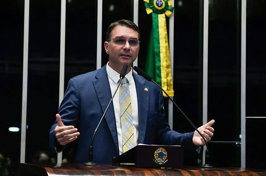 Flávio Bolsonaro disse em Juazeiro do Norte que indicará cinco ministros ao Supremo se for eleito presidente. Essa fala…