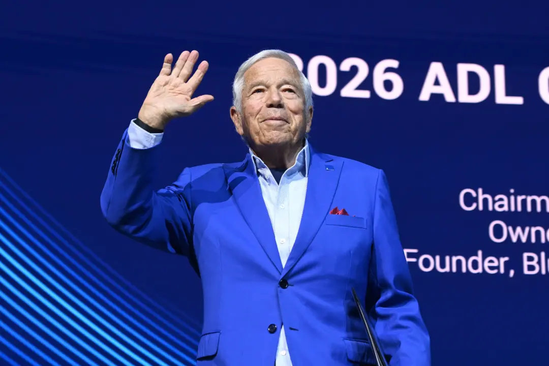 Robert Kraft do New England Patriots doou 2 milhões de dólares para esforços de socorro palestinos. Essa atitude demons…