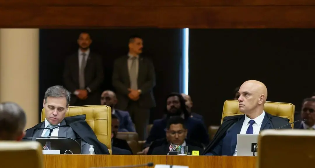 Quatro a três, a separação dos inquéritos contra Alexandre de Moraes e André Mendonça foi o placar final no Supremo. Es…