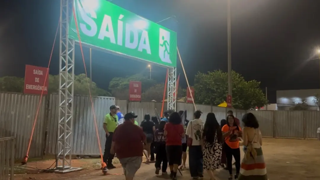 Ceilândia, DF: apoiadores começaram a deixar o ato antes do discurso de Lula, por receio de chuva e cansaço da espera. …