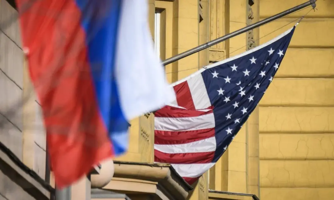 A Câmara dos EUA aprovou um pacote de sanções contra a Rússia e o Irã, com proposta que permitiria tarifas de até 100% …