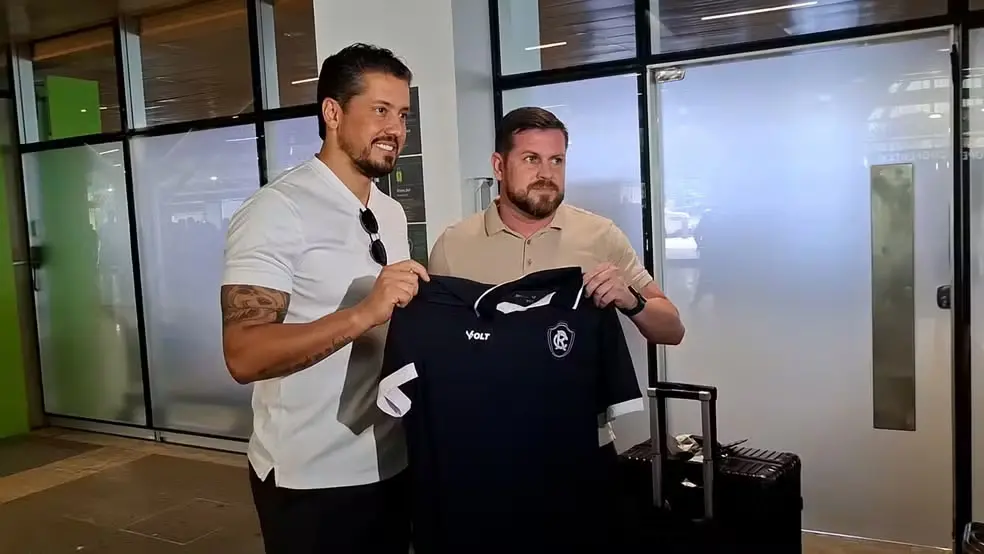 Thiago Carpini chegou em Belém para assumir o Remo e encarar o Santos no sábado, pela Série A. O desafio é grande com a…