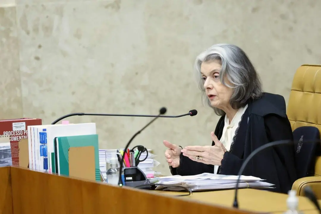 Ministra Cármen Lúcia foi destacada como voz sensata nas redes sociais durante a sessão do Supremo Tribunal Federal. A …