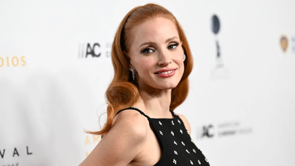 Jessica Chastain vai estrelar The Retrievals na Netflix. Ela interpreta Kaitlyn Langford, que passou uma década em trat…