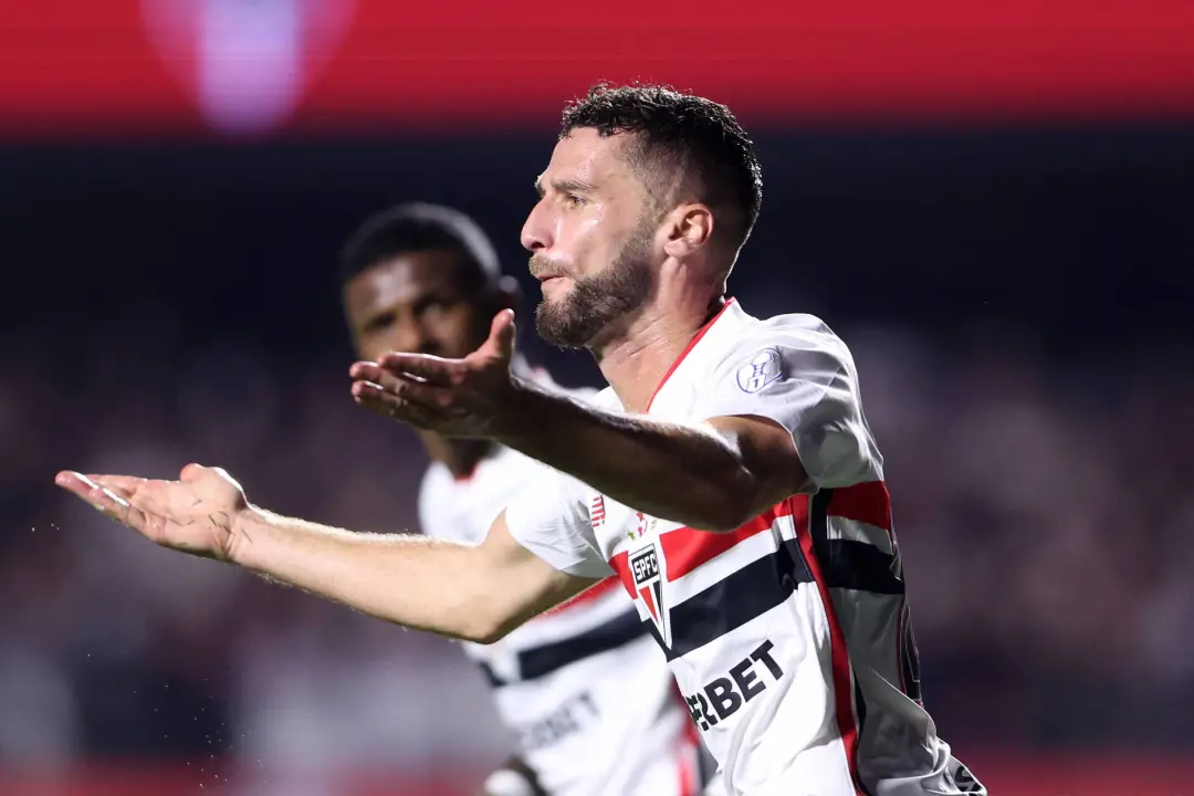 Clubes grandes no futebol brasileiro geram grandes expectativas na torcida. Jogadores e dirigentes deixam de reconhecer…