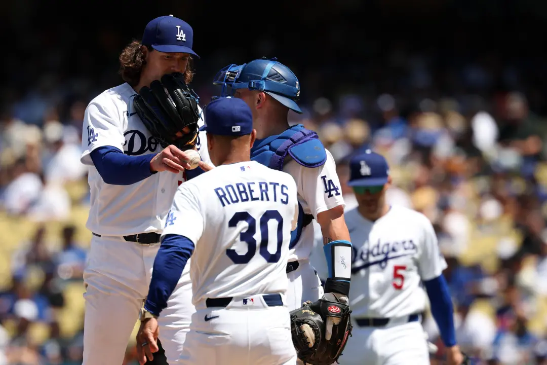 40 arremessadores diferentes nos Dodgers em 2024 e 2025, um registro da franquia. Esse volume mostra uma busca constant…