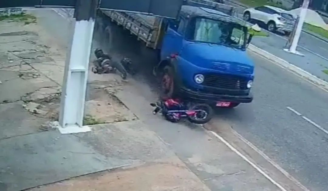Na Mário Covas, em Belém, um motociclista ficou gravemente ferido após colidir com um caminhão enquanto trabalhava como…