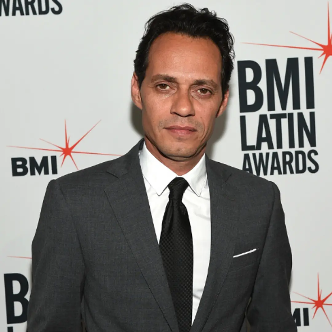 Marc Anthony com seus filhos gêmeos Max e Oskar, de 18 anos, está sendo mostrado em um papo sobre o relacionamento dele…