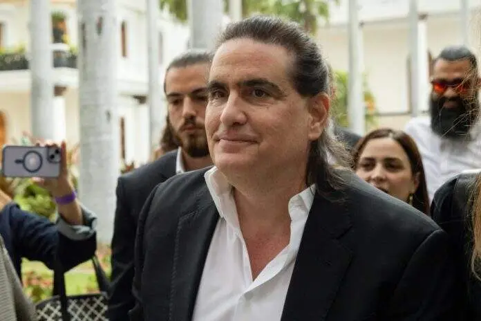 Alex Saab se declarou culpado de lavagem de dinheiro em Miami, concordando em cooperar para reduzir a pena. O acordo en…