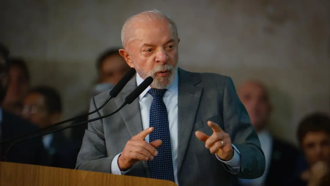 Lula disse que não vai dar dinheiro para o BRB, mesmo sem deixar de pagar o Bolsa Família. A crítica à governadora Celi…