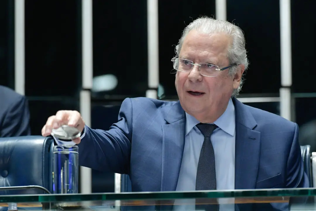 Lula pede voto para Zé Dirceu na Câmara, mencionando reparação histórica pelo sofrimento do ex-ministro. A defesa do ex…