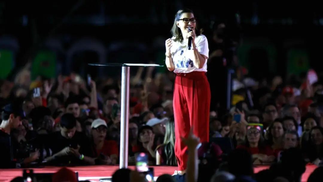 Em comício em Ceilândia, a primeira-dama Janja Lula falou em combater o Bolsonarismo e chamou Michelle de Bolsonara da …