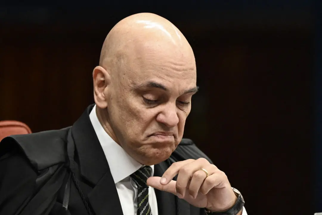 Moraes votou pela equiparação da licença-maternidade e adotante, fazendo com que o prazo passe de 90 para igual ao de m…