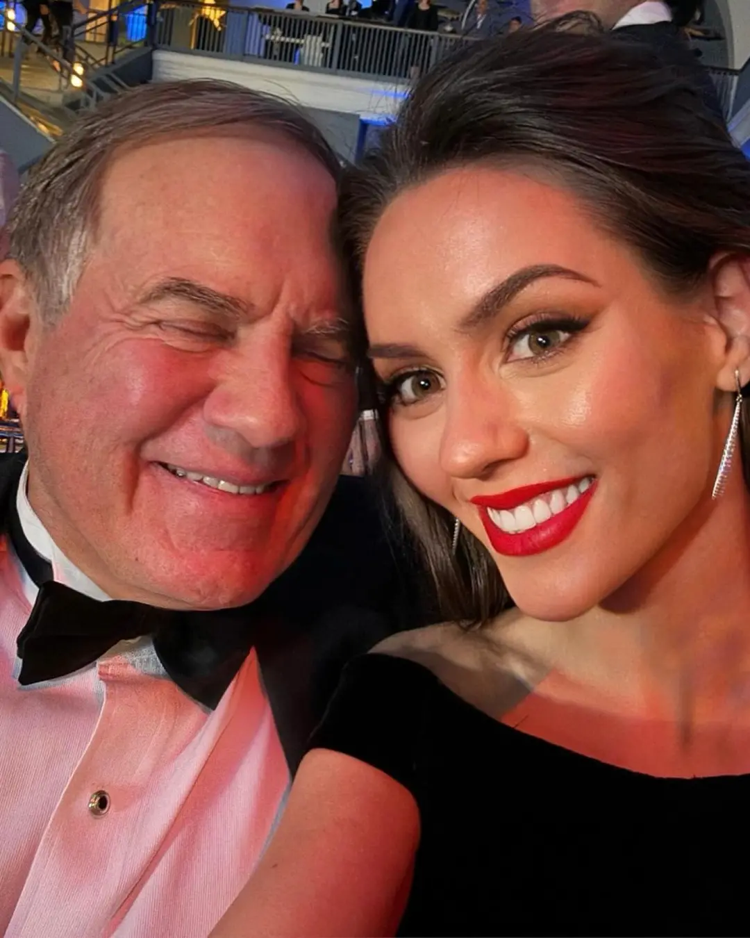 Bill Belichick, aos 74 anos, reagiu contra boatos sobre a namorada Jordon Hudson, 25 anos, tomando decisões na carreira…