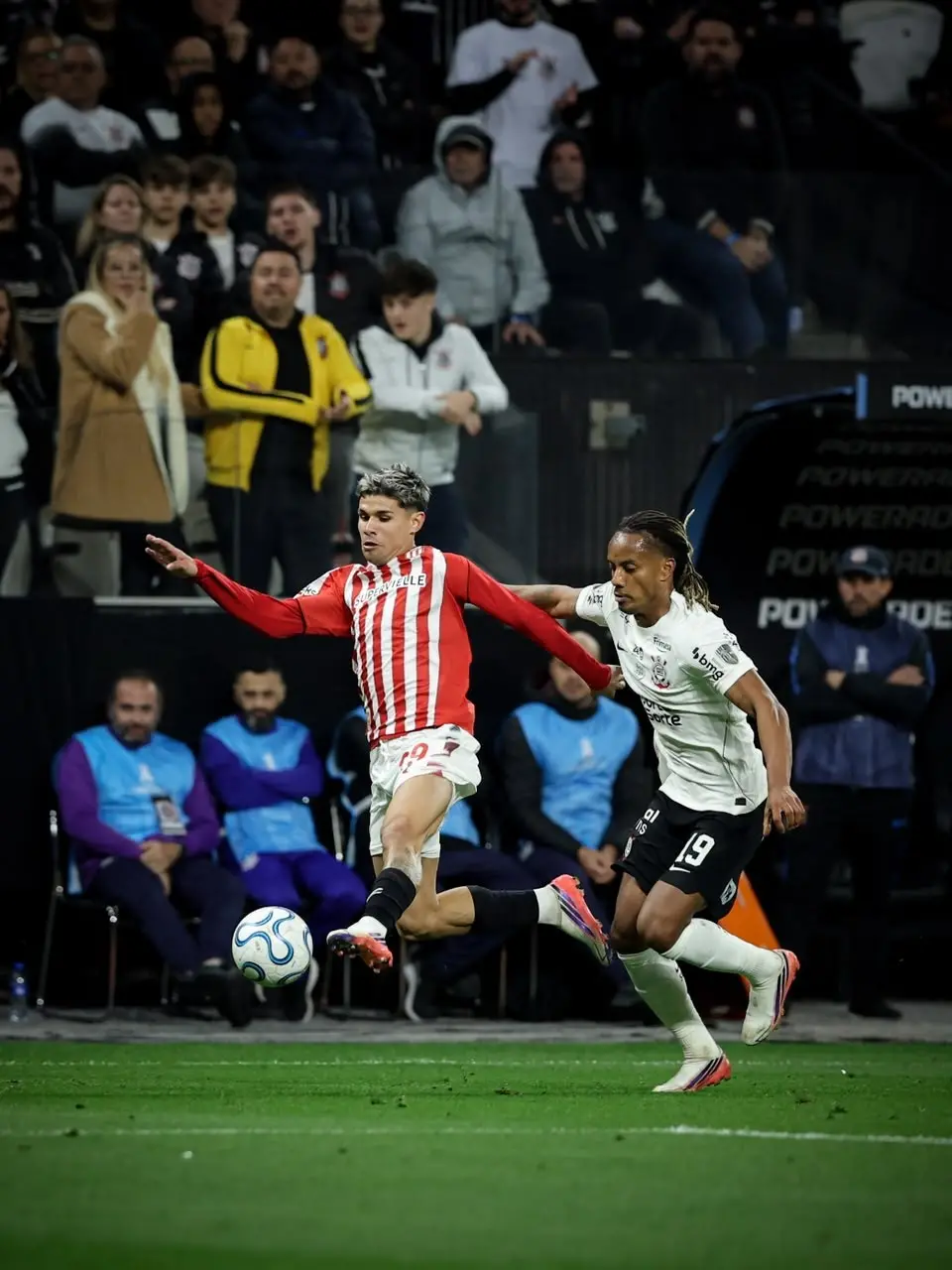 Estudiantes-ARG venceu Corinthians por 1 a 0 na Neo Quimica Arena, avançando para a semifinal da Libertadores. O jogo t…