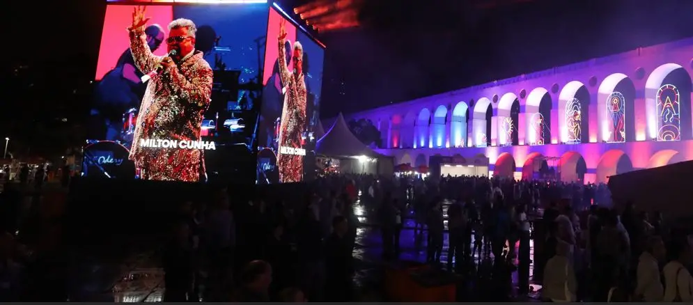 Arcos da Lapa recebeu Diogo Nogueira e a Orquestra Petrobras Sinfônica na abertura da Semana de Arte do Rio, que vai at…