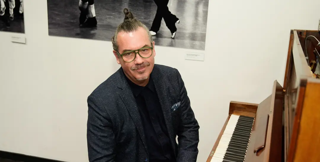 Duncan Sheik, compositor e cantor, foi hospitalizado em condição crítica, mas está estável, semanas antes de dois music…