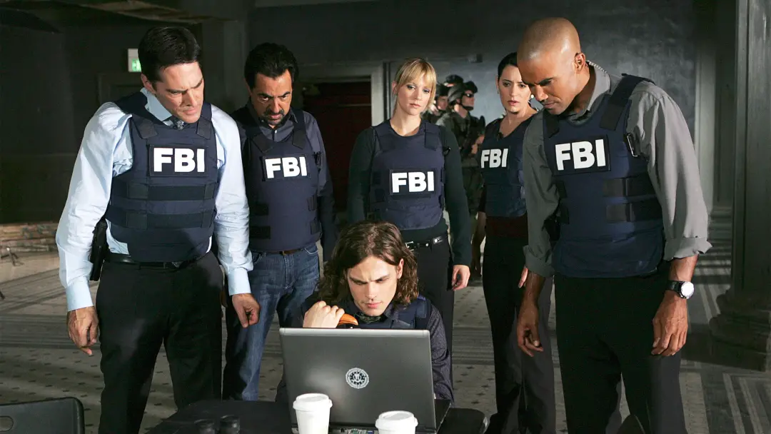 Episódio 9 da 5ª temporada de Criminal Minds, o número 100, mostra um cenário que deixa quem investiga monstros impoten…