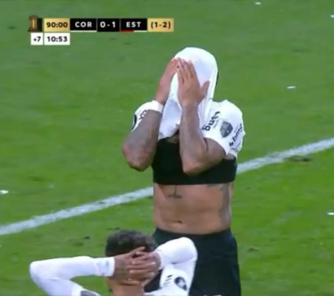 Corinthians foi eliminado na Libertadores após o pênalti isolado de Depay na partida contra o Estudiantes Argentino. Jo…