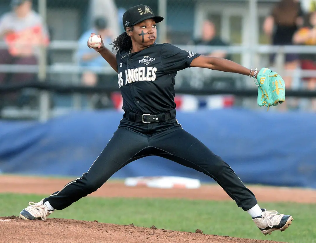Los Angeles Queens venceu o San Francisco Firebells por 7 a 6 no Game 1 da Women's Pro Baseball League, graças a um sac…