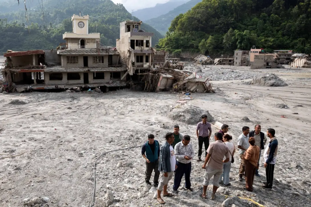 A fronteira entre Nepal e China teve um deslizamento de terra que gerou enchentes mortais. Um estudo mostra que o aquec…