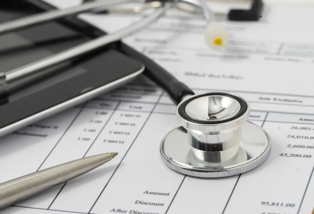 Um terço dos adultos de 19 a 64 anos com plano privado tem dívidas médicas, quase metade devendo mais de 2.000 dólares.…