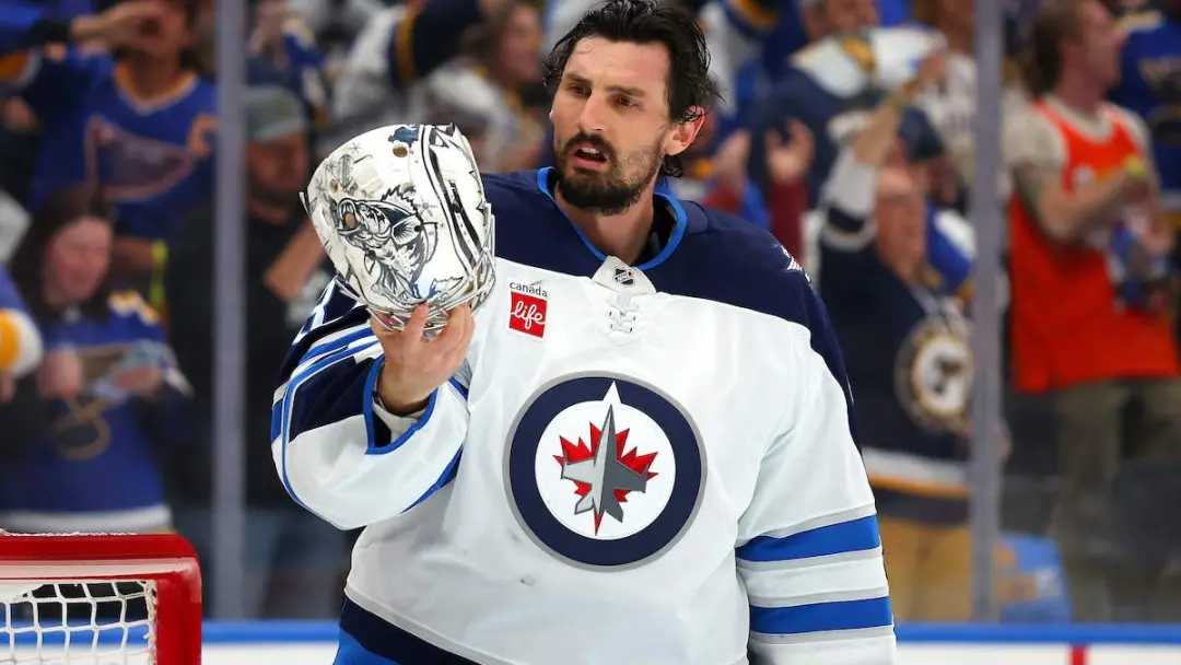 Connor Hellebuyck foi suspenso pelos Winnipeg Jets por não aparecer no Treinamento de Campo. Essa atitude mostra a impo…