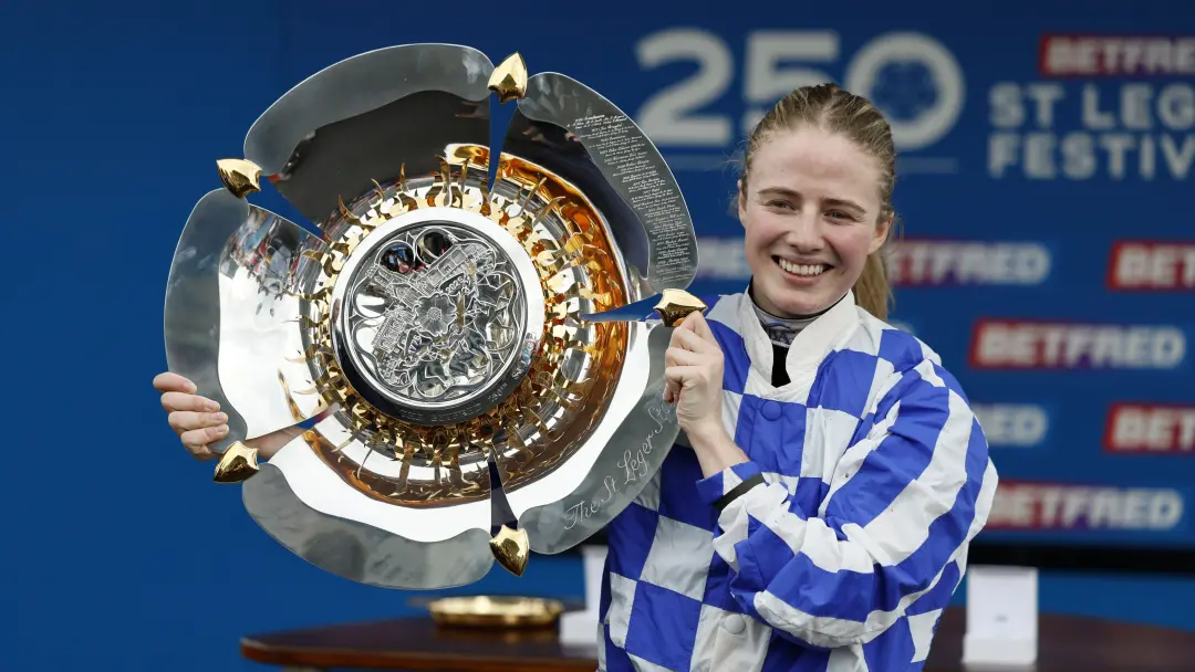 Saffie Osborne, jockey, venceu o St Leger em Doncaster. A vitória tirou o medo de falhar da piloto, que sente que o esp…
