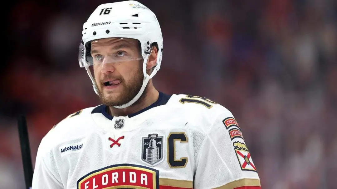 Florida Panthers com pouca folga após a queda na temporada 2025-26. O especialista apontou que o retorno do capitão Bar…